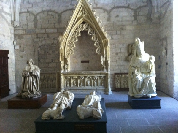 Sculptures of the former Popes